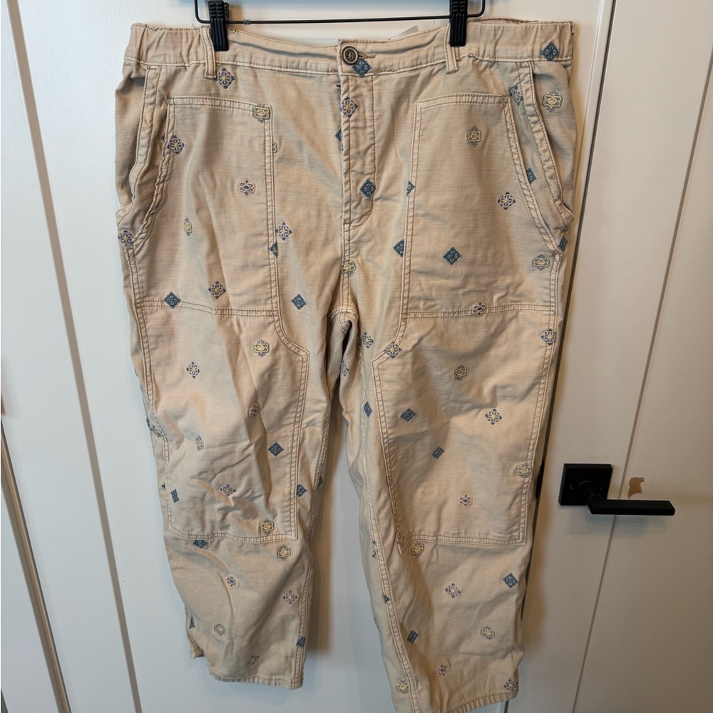 Pilcro Beige Patterned Cropped Pants 20W - Picture 2 of 4